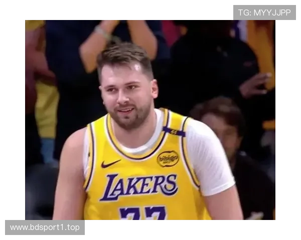 湖人开局手感不佳仅凭东契奇得3分 目前以3比9落后